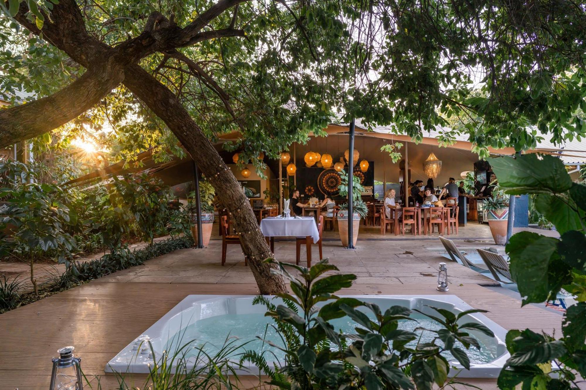ホテル Shongwe Oasis ヴィクトリア・フォールズ エクステリア 写真